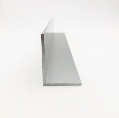 Perfiles de aluminio de la protuberancia del estándar desigual en forma de L del ángulo