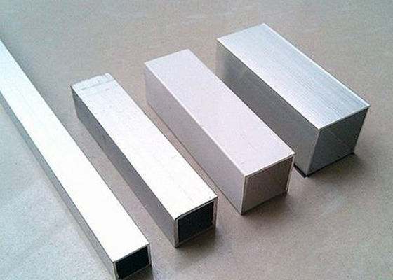Perfiles de aluminio estándar de plata de la protuberancia del final 0.7m m del molino